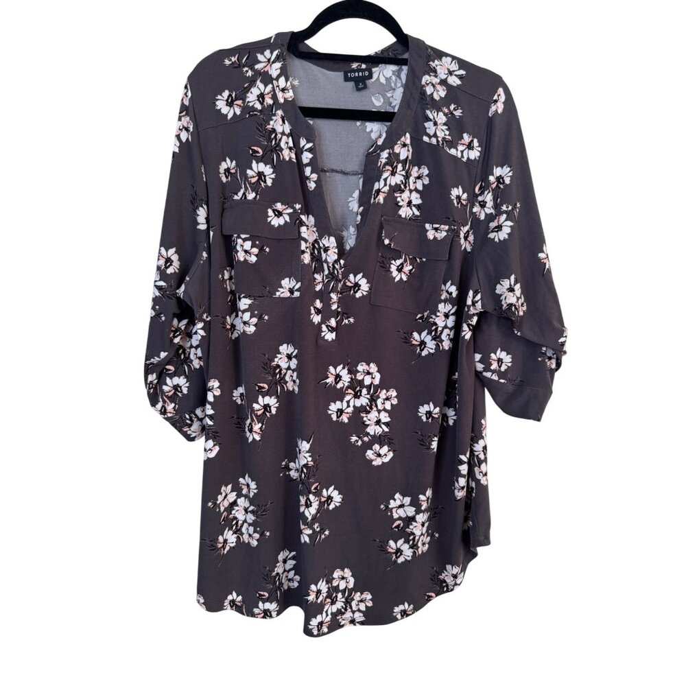 Torrid Floral Fold Tab Sleeve V Neck Blouse Size 3 / 3XL / 22/24